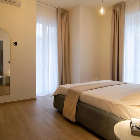Gigi Suites&Apartments สเตรซา ภายนอก รูปภาพ