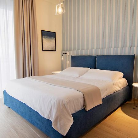 Gigi Suites&Apartments สเตรซา ภายนอก รูปภาพ
