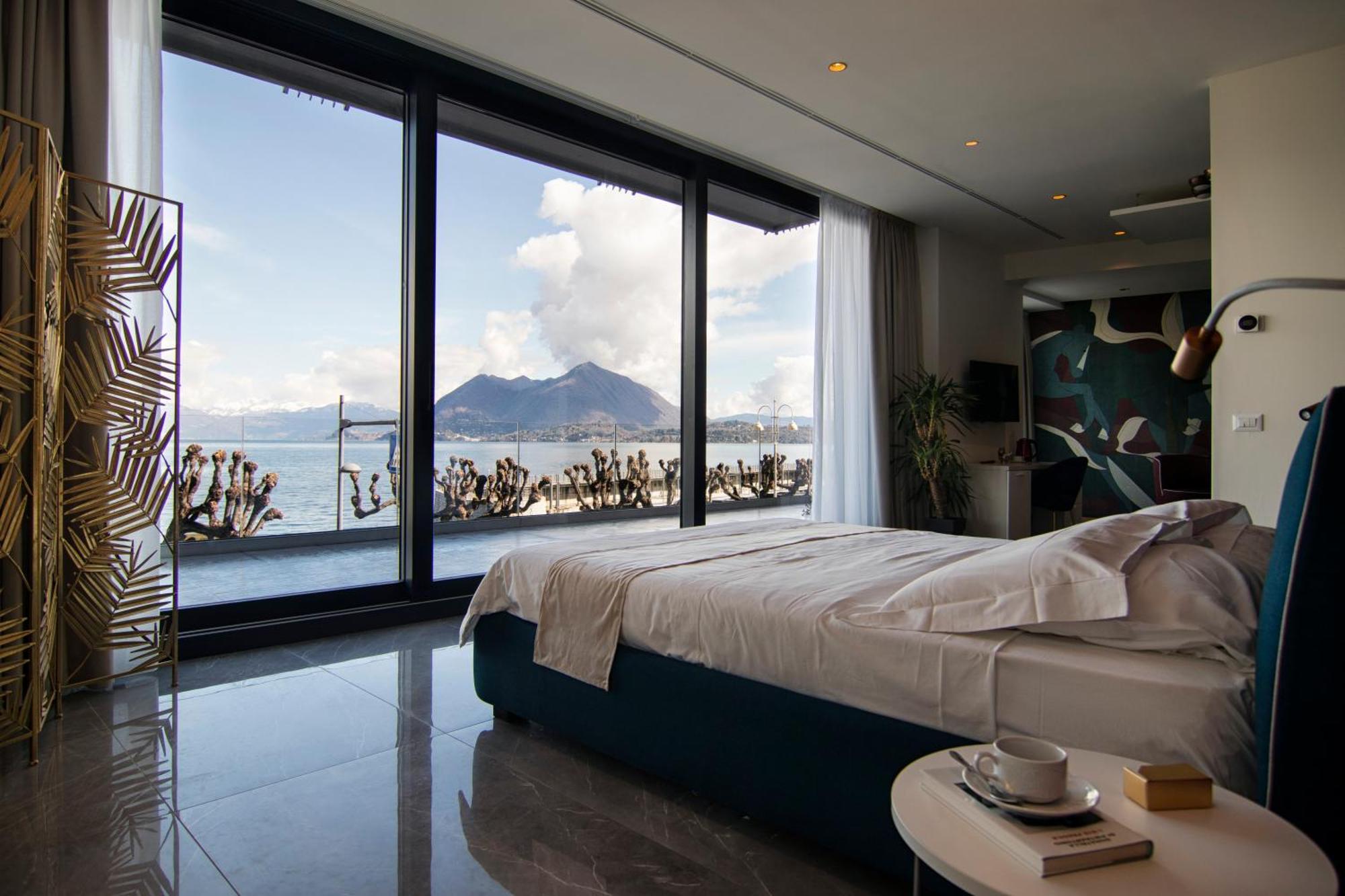 Gigi Suites&Apartments สเตรซา ภายนอก รูปภาพ