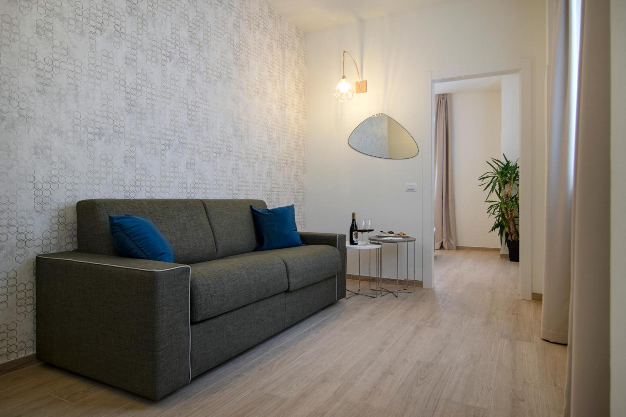 Gigi Suites&Apartments สเตรซา ภายนอก รูปภาพ
