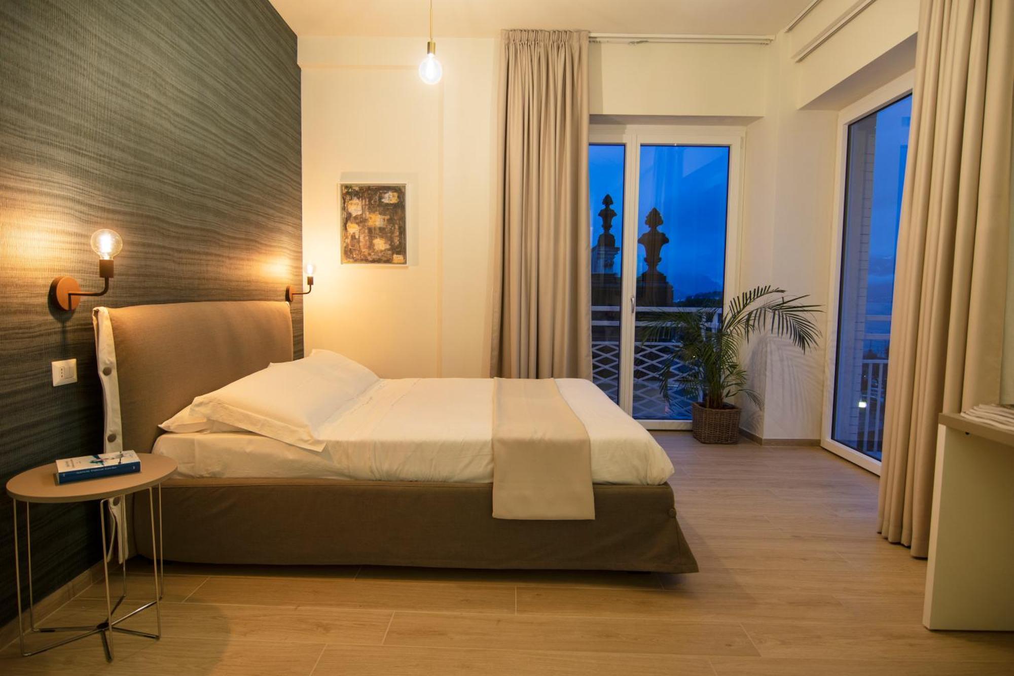 Gigi Suites&Apartments สเตรซา ภายนอก รูปภาพ