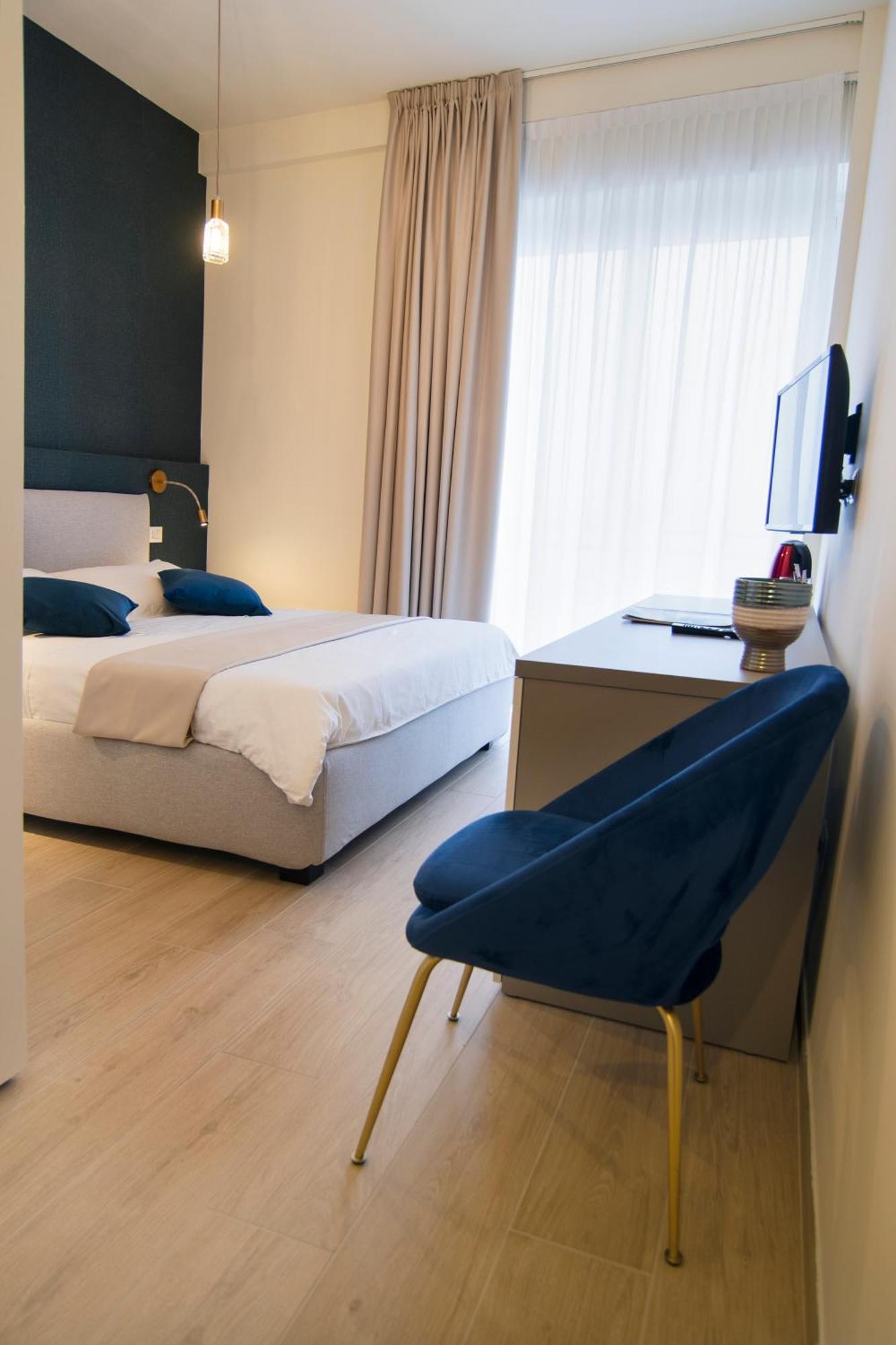 Gigi Suites&Apartments สเตรซา ภายนอก รูปภาพ