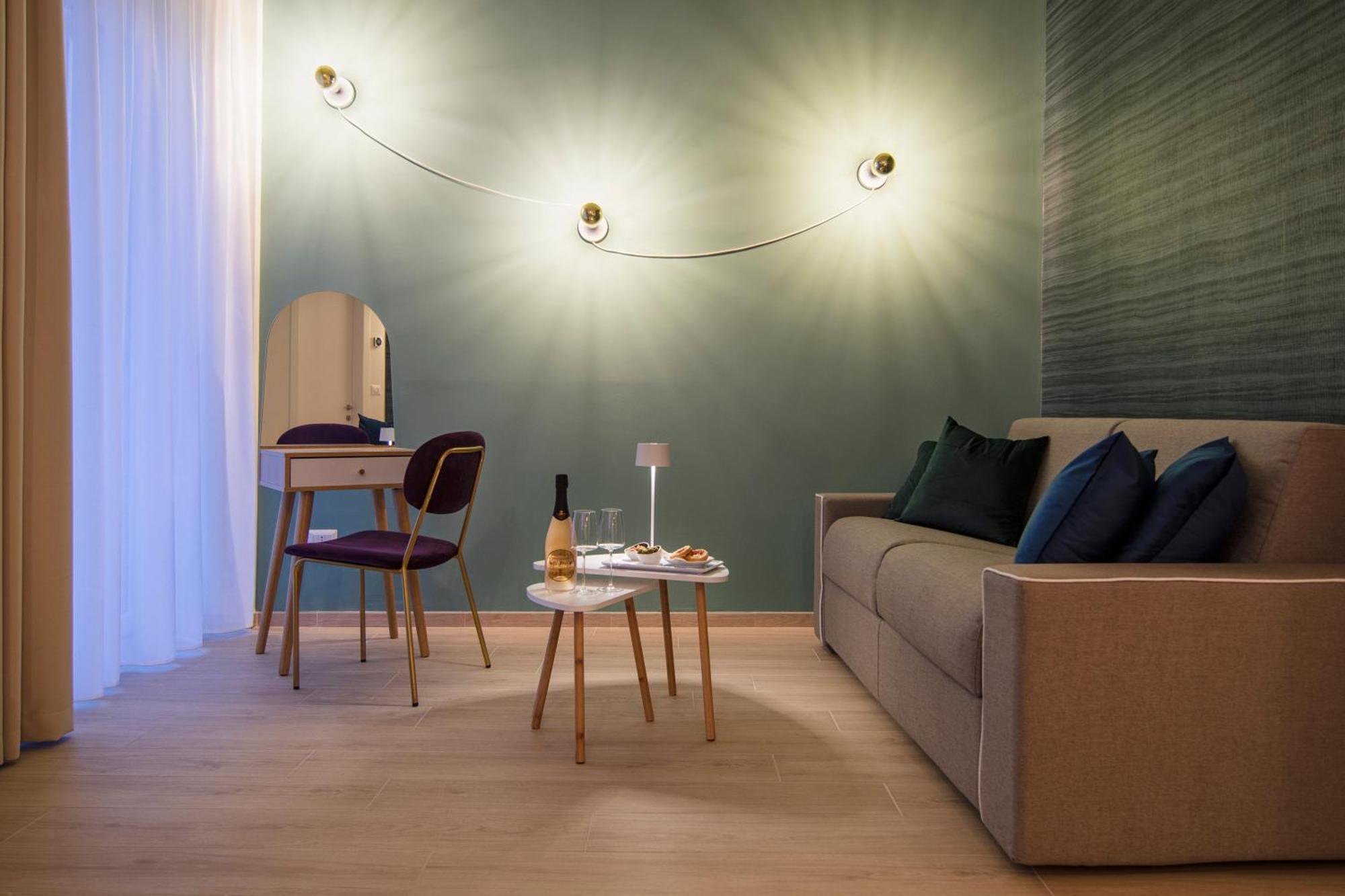 Gigi Suites&Apartments สเตรซา ภายนอก รูปภาพ