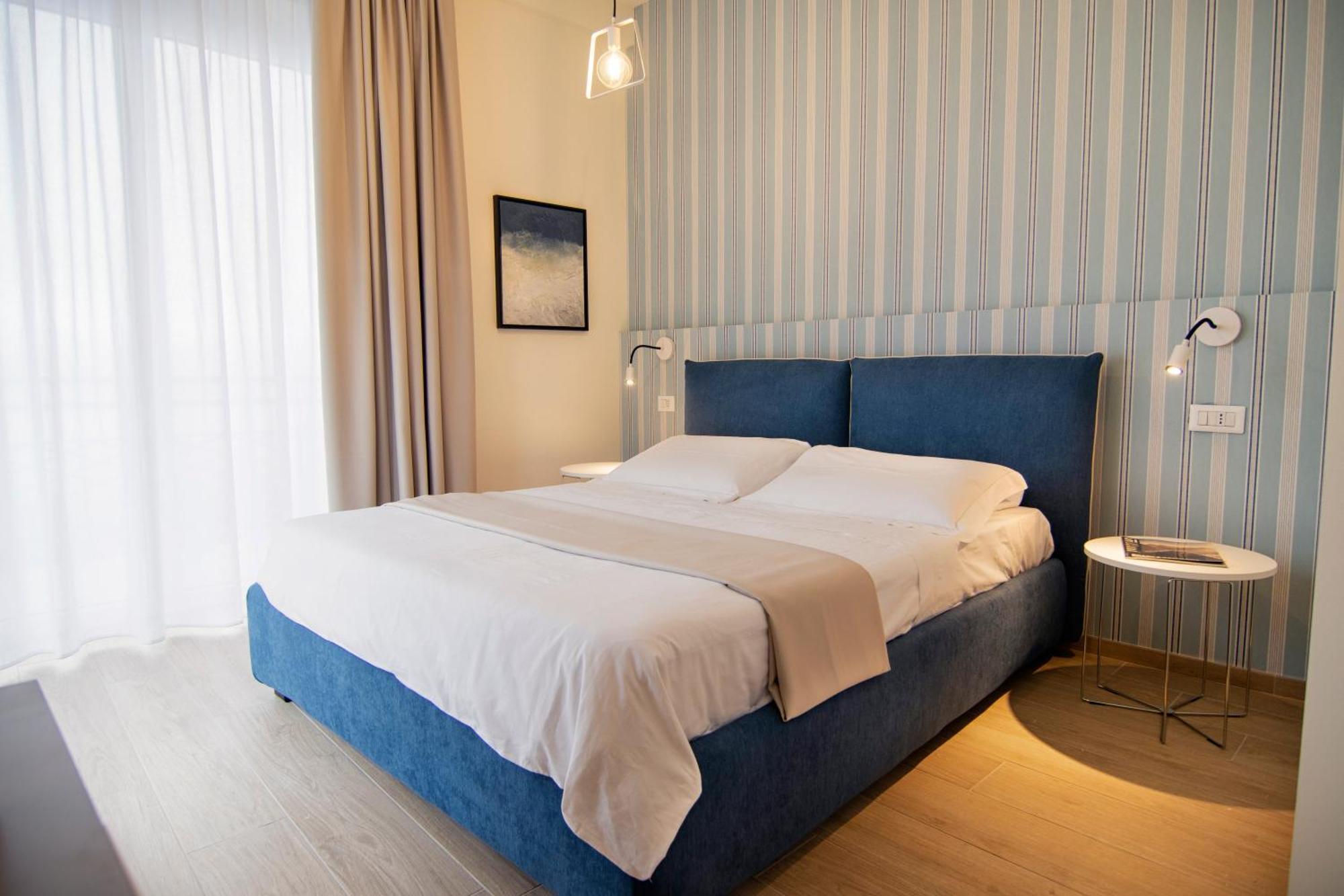 Gigi Suites&Apartments สเตรซา ภายนอก รูปภาพ