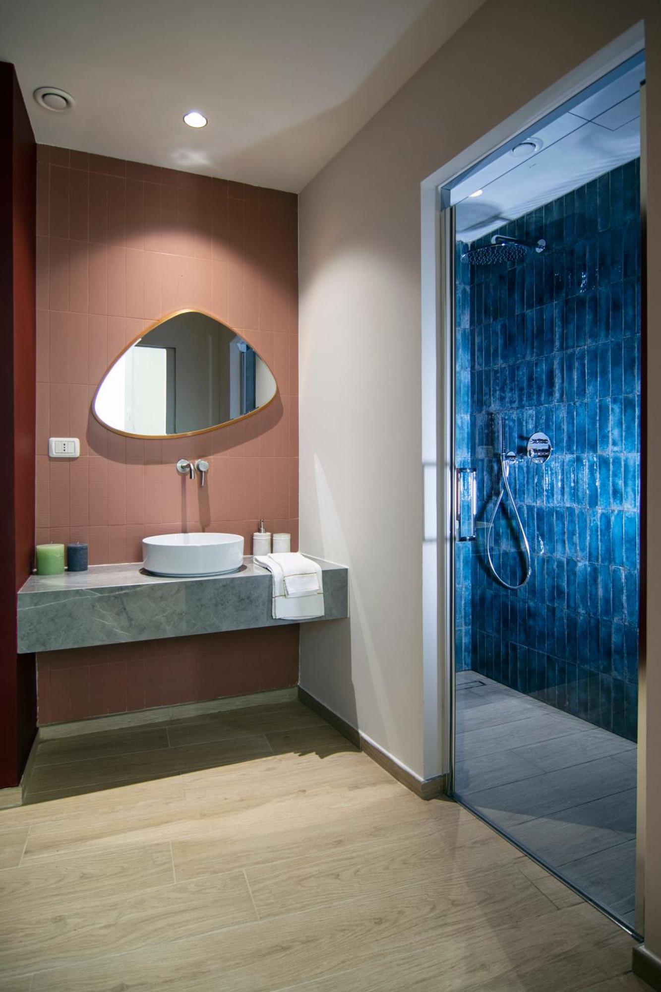 Gigi Suites&Apartments สเตรซา ภายนอก รูปภาพ